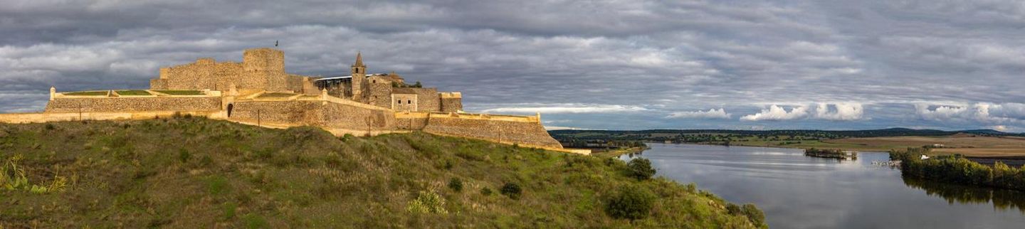 Panorâmica da Fortaleza de Juromenha sobre o rio Guadiana